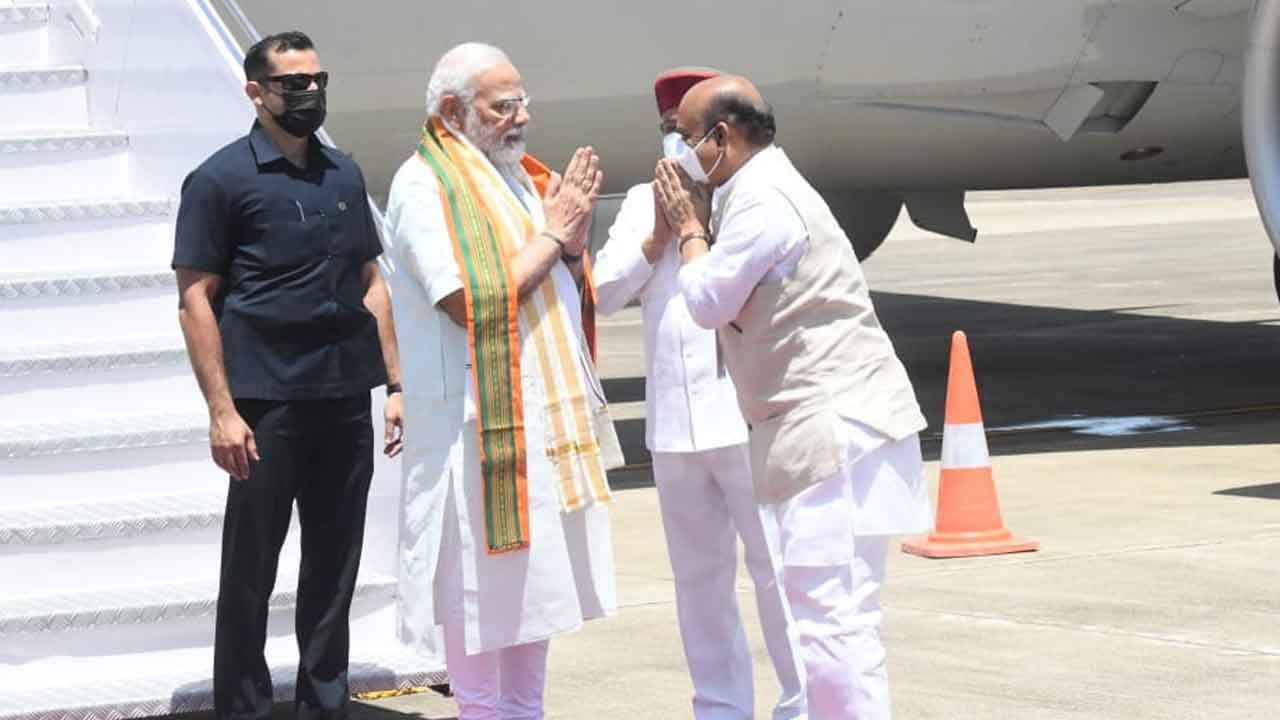 Narendra Modi: ಮಂಗಳೂರಿಗೆ ಬಂದ ಪ್ರಧಾನಿ ನರೇಂದ್ರ ಮೋದಿ; ಜನಸ್ತೋಮದಿಂದ ಹರ್ಷೋದ್ಗಾರ