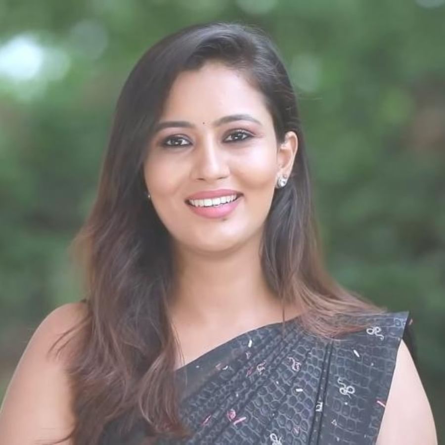 Neha Gowda: Neha Gowda who is famous as Gombe is the contestant this time.