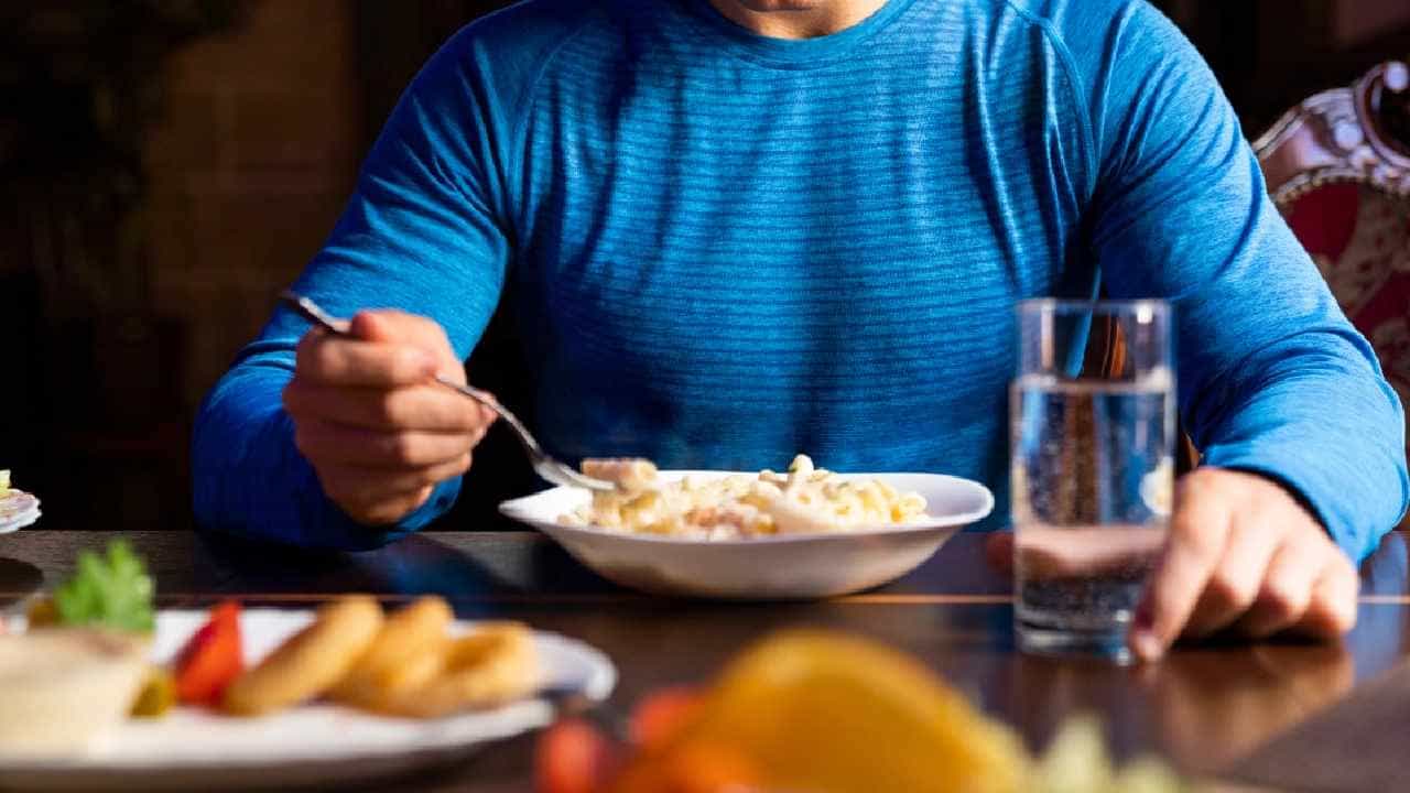 Health Tips: ನೀರು ಕುಡಿಯುವಾಗ ಹುಷಾರು.. ನೀವು ತಿಳಿದುಕೊಳ್ಳಲೇಬೇಕಾದ ಕೆಲವು ವಿಷಯಗಳು ಇಲ್ಲಿವೆ Health Tips: ನೀರು ಕುಡಿಯುವಾಗ ಹುಷಾರು.. ನೀವು ತಿಳಿದುಕೊಳ್ಳಲೇಬೇಕಾದ ಕೆಲವು ವಿಷಯಗಳು ಇಲ್ಲಿವೆ