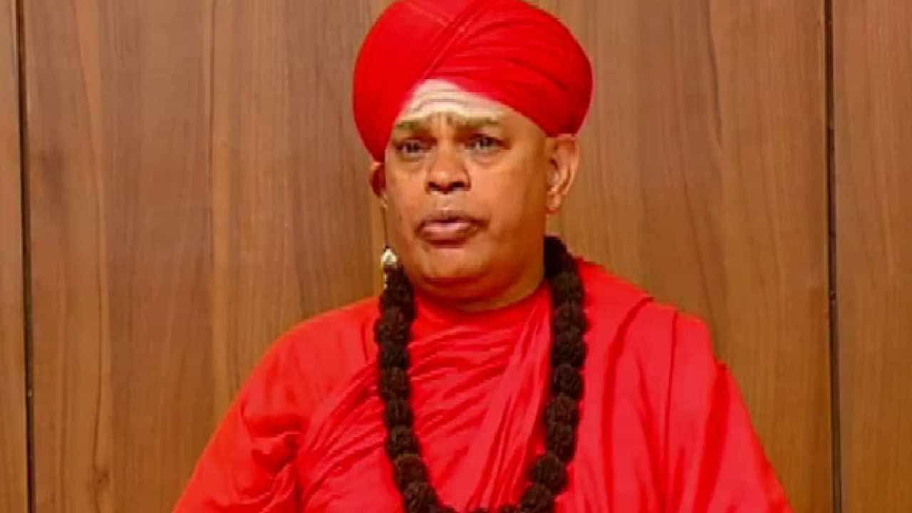 Murugha Mutt: ಮುರುಘಾ ಶ್ರೀಗಳನ್ನು ತಕ್ಷಣವೇ ಕೋರ್ಟ್ಗೆ ಹಾಜರುಪಡಿಸುಂತೆ ಪೊಲೀಸರಿಗೆ ಕೋರ್ಟ್ ಸೂಚನೆ Murugha Mutt: ಮುರುಘಾ ಶ್ರೀಗಳನ್ನು ತಕ್ಷಣವೇ ಕೋರ್ಟ್ಗೆ ಹಾಜರುಪಡಿಸುಂತೆ ಪೊಲೀಸರಿಗೆ ಕೋರ್ಟ್ ಸೂಚನೆ