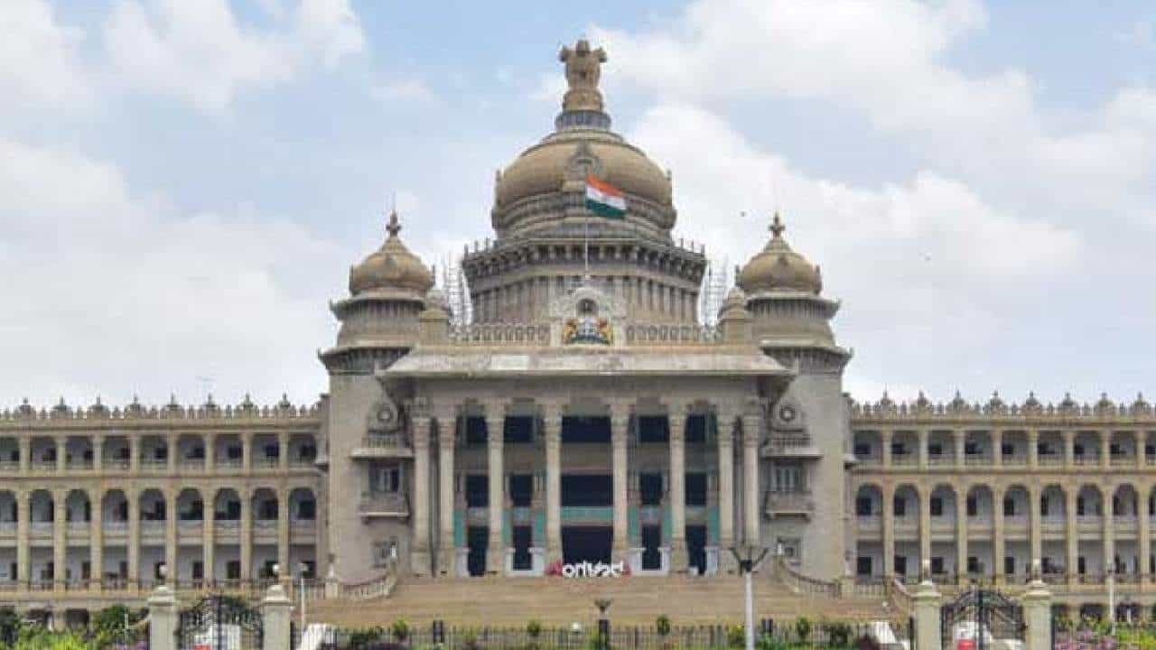 ರಾಜ್ಯ ಸರ್ಕಾರಿ ನೌಕರರ ದಿನಾಚರಣೆ: ಸೆ.6ಕ್ಕೆ ಸಾಧಕರಿಗೆ ಸರ್ವೋತ್ತಮ ಸೇವಾ ಪ್ರಶಸ್ತಿ ಪ್ರದಾನ ರಾಜ್ಯ ಸರ್ಕಾರಿ ನೌಕರರ ದಿನಾಚರಣೆ: ಸೆ.6ಕ್ಕೆ ಸಾಧಕರಿಗೆ ಸರ್ವೋತ್ತಮ ಸೇವಾ ಪ್ರಶಸ್ತಿ ಪ್ರದಾನ