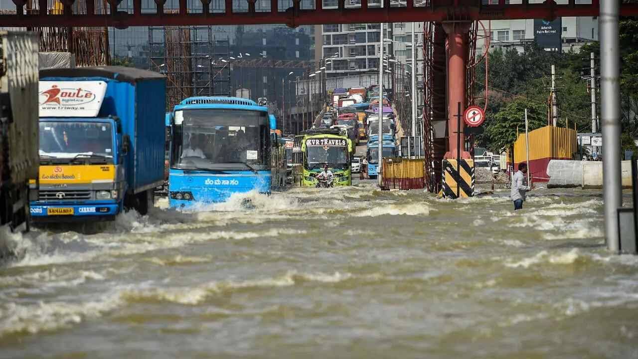 Bengaluru Floods: ಪ್ರತಿ ವಾರ್ಡ್ನಲ್ಲೂ ನಿವಾಸಿಗಳ ಕುಂದುಕೊರತೆ ವಿಭಾಗವನ್ನು ಸ್ಥಾಪಿಸಲು ಬಿಬಿಎಂಪಿಗೆ ಹೈಕೋರ್ಟ್ ಸೂಚನೆ Bengaluru Floods: ಪ್ರತಿ ವಾರ್ಡ್ನಲ್ಲೂ ನಿವಾಸಿಗಳ ಕುಂದುಕೊರತೆ ವಿಭಾಗವನ್ನು ಸ್ಥಾಪಿಸಲು ಬಿಬಿಎಂಪಿಗೆ ಹೈಕೋರ್ಟ್ ಸೂಚನೆ