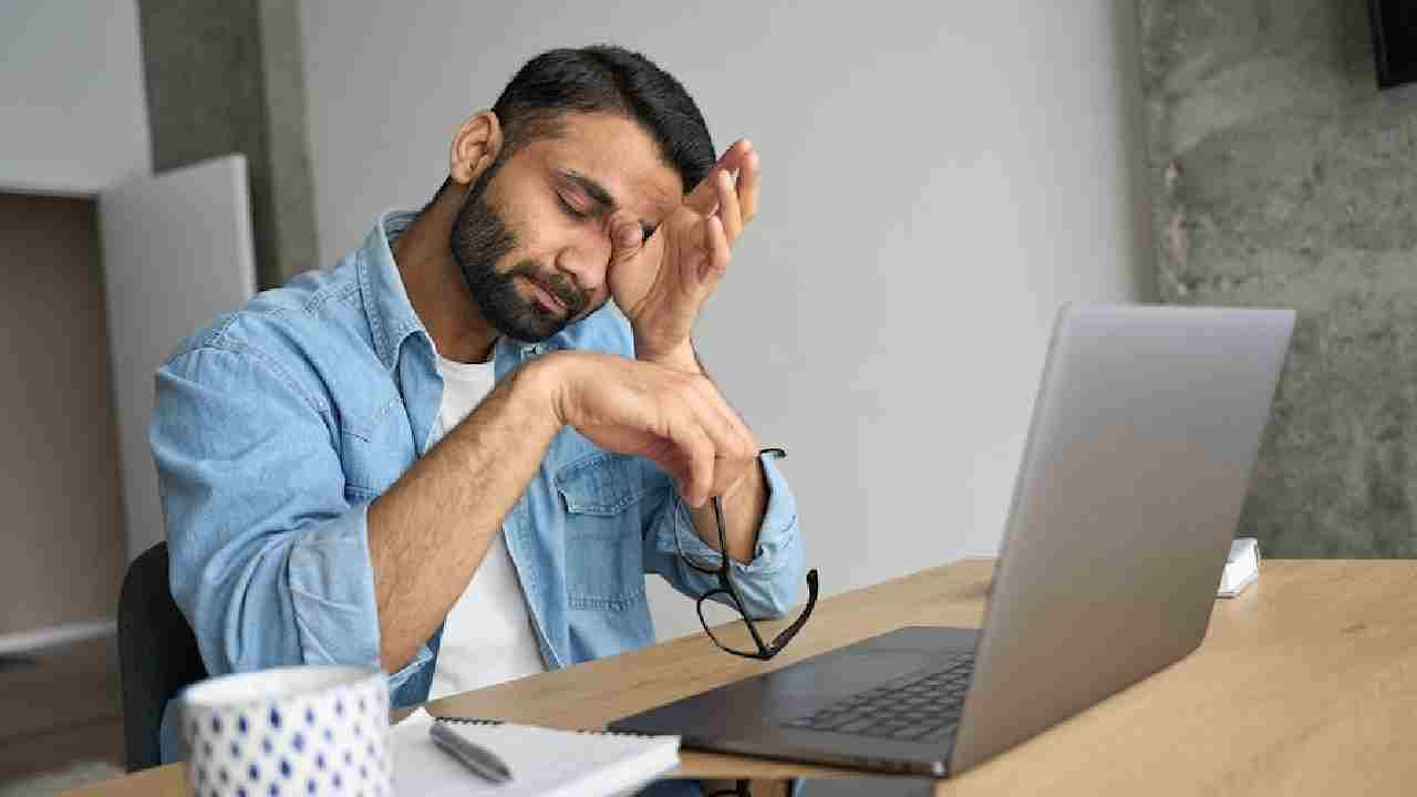 Health Tips: ಕಚೇರಿಯಲ್ಲಿ ಕೆಲಸದ ವೇಳೆ ಹೆಚ್ಚು ಆಕ್ಟಿವ್ ಆಗಿರಲು ಸಹಾಯಕವಾಗುವ ಸಿಂಪಲ್ ಟಿಪ್ಸ್ Health Tips: ಕಚೇರಿಯಲ್ಲಿ ಕೆಲಸದ ವೇಳೆ ಹೆಚ್ಚು ಆಕ್ಟಿವ್ ಆಗಿರಲು ಸಹಾಯಕವಾಗುವ ಸಿಂಪಲ್ ಟಿಪ್ಸ್