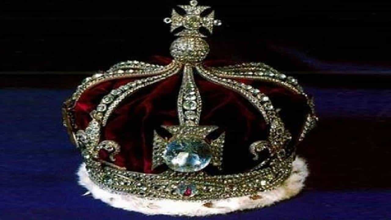 Kohinoor Diamond: ಕೊಹಿನೂರ್ ವಜ್ರ ‘ಜಗನ್ನಾಥ’ನಿಗೆ ಸೇರಿದ್ದು, ಬ್ರಿಟನ್ನಿಂದ ತರಿಸಿಕೊಡುವಂತೆ ರಾಷ್ಟ್ರಪತಿಗೆ ಮನವಿ Kohinoor Diamond: ಕೊಹಿನೂರ್ ವಜ್ರ ‘ಜಗನ್ನಾಥ’ನಿಗೆ ಸೇರಿದ್ದು, ಬ್ರಿಟನ್ನಿಂದ ತರಿಸಿಕೊಡುವಂತೆ ರಾಷ್ಟ್ರಪತಿಗೆ ಮನವಿ