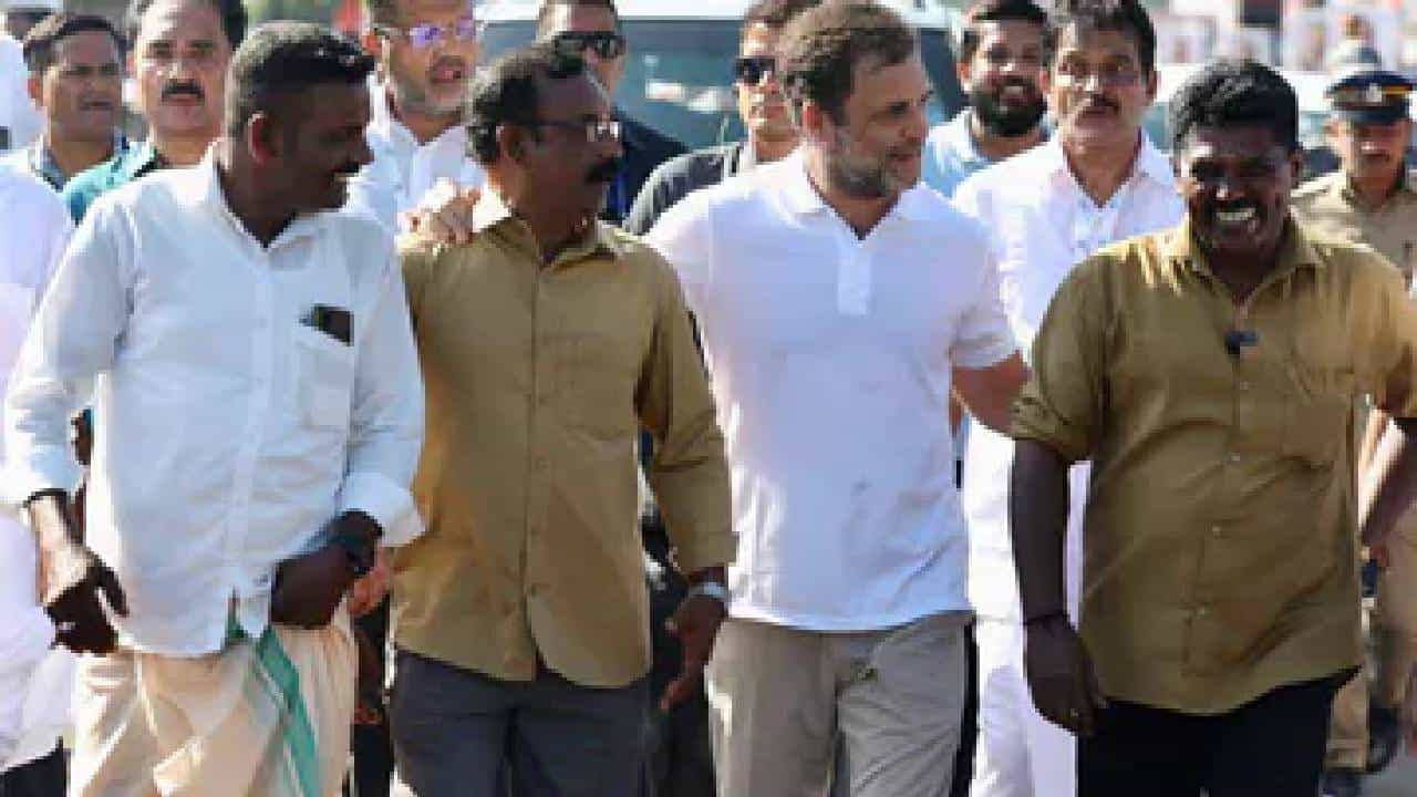 Bharat Jodo Yatra: ಭಾರತ್ ಜೋಡೋ ಯಾತ್ರೆಗೆ ಹೆಚ್ಚಿನ ದೇಣಿಗೆ ನೀಡದಿದ್ದಕ್ಕೆ ಕಾಂಗ್ರೆಸ್ ಕಾರ್ಯಕರ್ತರಿಂದ ತರಕಾರಿ ಅಂಗಡಿ ಧ್ವಂಸ Bharat Jodo Yatra: ಭಾರತ್ ಜೋಡೋ ಯಾತ್ರೆಗೆ ಹೆಚ್ಚಿನ ದೇಣಿಗೆ ನೀಡದಿದ್ದಕ್ಕೆ ಕಾಂಗ್ರೆಸ್ ಕಾರ್ಯಕರ್ತರಿಂದ ತರಕಾರಿ ಅಂಗಡಿ ಧ್ವಂಸ