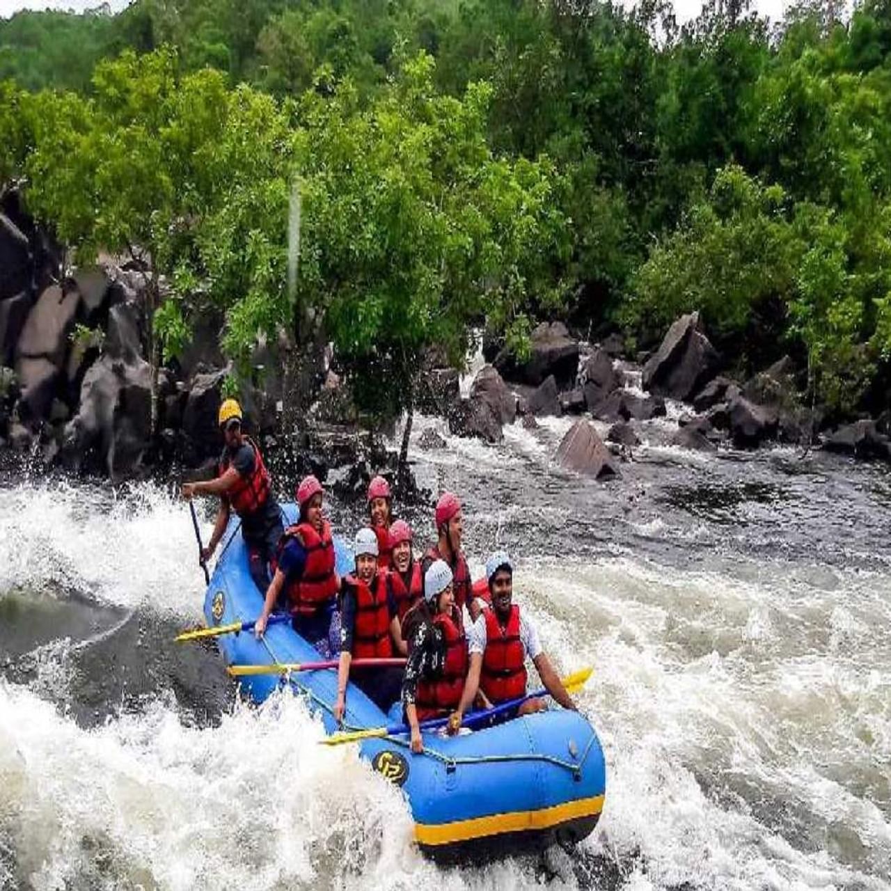 ದಾಂಡೇಲಿ: ಇದು ಪ್ರಕೃತಿಯ ನಡುವೆ ನಂಬಲಾಗದ ವಿಹಾರ ಸ್ಥಳವಾಗಿದೆ ಮತ್ತು ಹಚ್ಚ ಹಸಿರಿನ ಕಾಡುಗಳು ಮತ್ತು ವನ್ಯಜೀವಿಗಳ ಆವಾಸಸ್ಥಾನದಿಂದ ಸುತ್ತುವರೆದಿದೆ, ಇದು ವಿಹಾರಕ್ಕೆ ಸೂಕ್ತವಾದ ಸ್ಥಳವಾಗಿದೆ. ಹಚ್ಚ ಹಸಿರಿನ ಕಾಡುಗಳಲ್ಲದೆ, ಈ ತಾಣವು ಪ್ರಕೃತಿಯ ನಡಿಗೆ, ಸಾಹಸ ಕ್ರೀಡೆಗಳು, ರಾತ್ರಿ ಶಿಬಿರಗಳು, ಆಂಗ್ಲಿಂಗ್ ಮತ್ತು ದೋಣಿ ವಿಹಾರಕ್ಕೂ ಹೆಸರುವಾಸಿಯಾಗಿದೆ. ನೀವು ಆರೋಗ್ಯಕರ ಸಾಹಸ ಅನುಭವವನ್ನು ಬಯಸಿದರೆ ಉತ್ತರ ಕನ್ನಡ ಜಿಲ್ಲೆಯಲ್ಲಿರುವ ಈ ಸ್ಥಳಕ್ಕೆ ಭೇಟಿಕೊಡಿ.