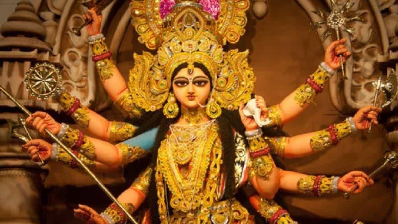 Navratri 2022: ದುರ್ಗಾ ದೇವಿಯ 10 ಆಯುಧಗಳ ಹೆಸರು ಹಾಗೂ ಅವುಗಳ ಮಹತ್ವ Navratri 2022: ದುರ್ಗಾ ದೇವಿಯ 10 ಆಯುಧಗಳ ಹೆಸರು ಹಾಗೂ ಅವುಗಳ ಮಹತ್ವ