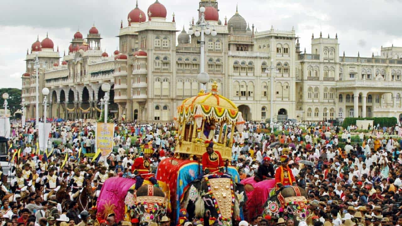 Mysore Dasara 2022: ಅಂತಾರಾಜ್ಯ ವಾಹನಗಳಿಗೆ ತೆರಿಗೆ ವಿನಾಯಿತಿ ಘೋಷಿಸಿದ ರಾಜ್ಯ ಸರ್ಕಾರ Mysore Dasara 2022: ಅಂತಾರಾಜ್ಯ ವಾಹನಗಳಿಗೆ ತೆರಿಗೆ ವಿನಾಯಿತಿ ಘೋಷಿಸಿದ ರಾಜ್ಯ ಸರ್ಕಾರ
