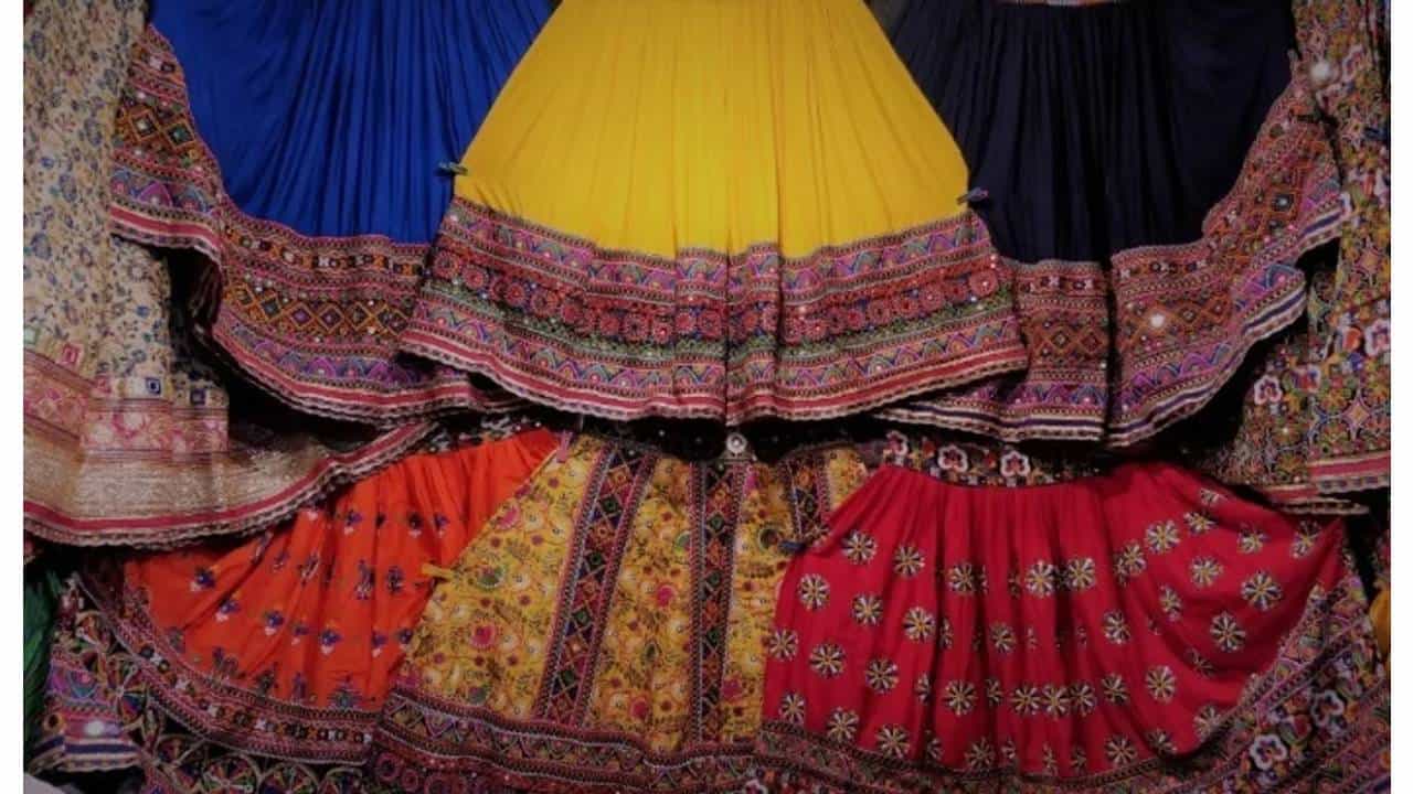 Navratri 2022: ನವರಾತ್ರಿಯಲ್ಲಿ ಈ 9 ಬಣ್ಣದ ಬಟ್ಟೆಗಳನ್ನು ಧರಿಸಿ, ದುರ್ಗೆಯ ಅನುಗ್ರಹಕ್ಕೆ ಪಾತ್ರರಾಗಿ Navratri 2022: ನವರಾತ್ರಿಯಲ್ಲಿ ಈ 9 ಬಣ್ಣದ ಬಟ್ಟೆಗಳನ್ನು ಧರಿಸಿ, ದುರ್ಗೆಯ ಅನುಗ್ರಹಕ್ಕೆ ಪಾತ್ರರಾಗಿ
