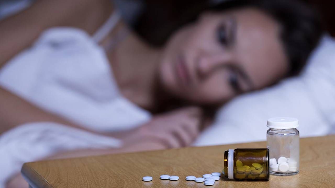 Sleeping Pills Side Effects: ದಿನ ರಾತ್ರಿ ನಿದ್ರೆ ಮಾತ್ರೆ  ತೆಗೆದುಕೊಳ್ಳುತ್ತಿದ್ದೀರಾ ಹಾಗಾದರೆ ದೊಡ್ಡ ಅಪಾಯವೇ ನಿಮ್ಮ ಮುಂದಿದೆ - Side effects of  sleeping pills are they bad for you nyr au54 ...