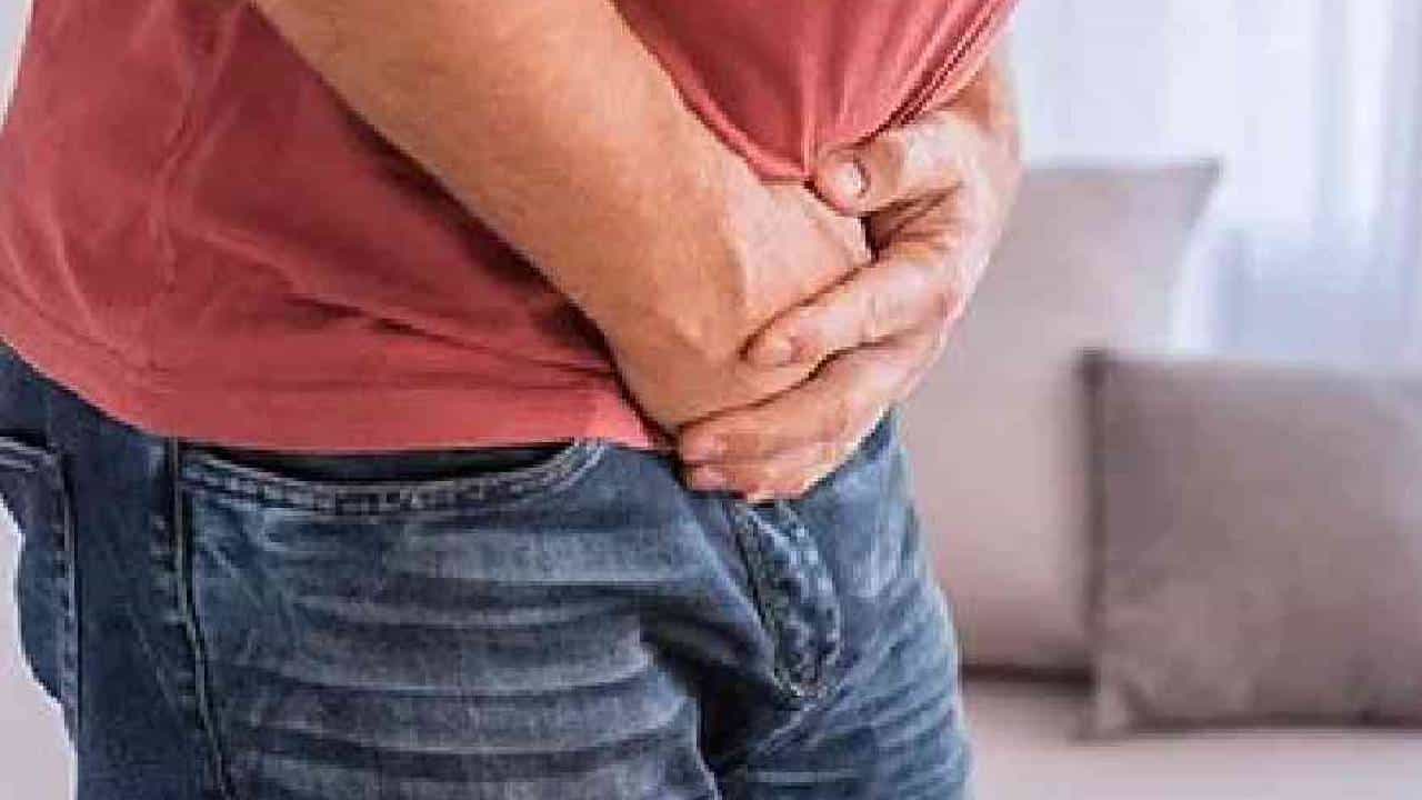 Prostate Cancer: ನೀವು ಮೂತ್ರ ವಿಸರ್ಜಿಸುವಾಗ ಈ ಲಕ್ಷಣಗಳು ಗೋಚರಿಸಿದರೆ ನಿರ್ಲಕ್ಷಿಸಬೇಡಿ, ಪ್ರಾಸ್ಟೇಟ್ ಕ್ಯಾನ್ಸರ್ ಇರಬಹುದು Prostate Cancer: ನೀವು ಮೂತ್ರ ವಿಸರ್ಜಿಸುವಾಗ ಈ ಲಕ್ಷಣಗಳು ಗೋಚರಿಸಿದರೆ ನಿರ್ಲಕ್ಷಿಸಬೇಡಿ, ಪ್ರಾಸ್ಟೇಟ್ ಕ್ಯಾನ್ಸರ್ ಇರಬಹುದು