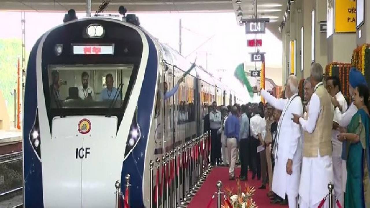 Vande Bharat Train: ನೂತನ ವಂದೇ ಭಾರತ್ ರೈಲಿಗೆ ಚಾಲನೆ ನೀಡಿದ ಪ್ರಧಾನಿ ಮೋದಿ: ರೈಲಿನ ವಿಶೇಷತೆ ಏನು?