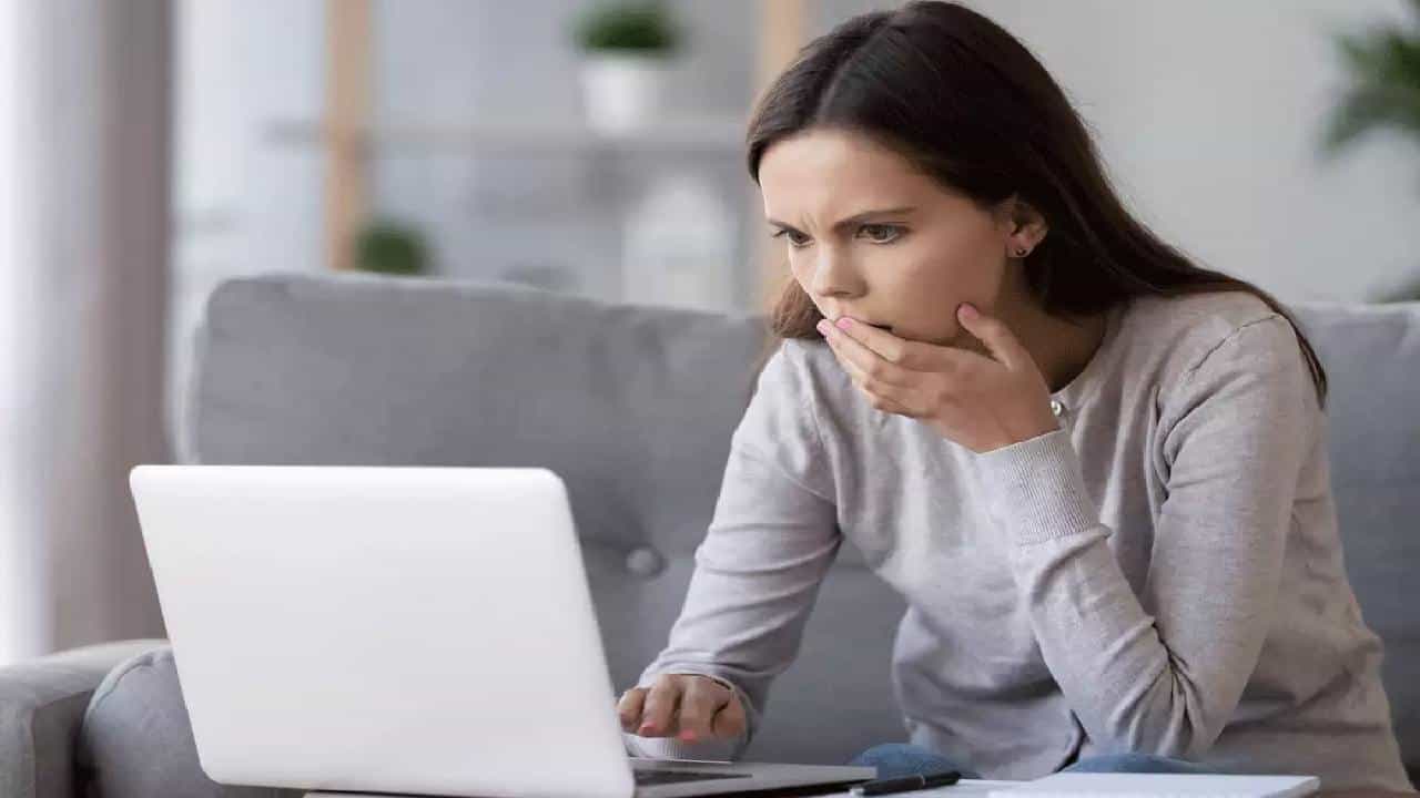 UPI And Net Banking: ಅಯ್ಯೋ..ಮಿಸ್ ಆಗಿ ಬೇರೆಯವರ ಅಕೌಂಟ್ಗೆ ಹಣ ಹಾಕಿದ್ರಾ? ಈ ರೀತಿ ಮಾಡಿ ಹಣ ವಾಪಸ್ ಪಡೆಯಿರಿ UPI And Net Banking: ಅಯ್ಯೋ..ಮಿಸ್ ಆಗಿ ಬೇರೆಯವರ ಅಕೌಂಟ್ಗೆ ಹಣ ಹಾಕಿದ್ರಾ? ಈ ರೀತಿ ಮಾಡಿ ಹಣ ವಾಪಸ್ ಪಡೆಯಿರಿ