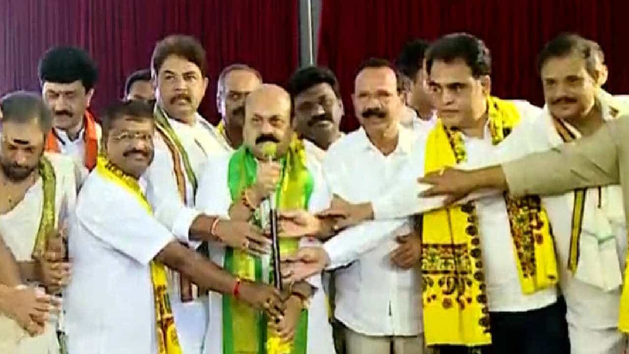 ನಾಡಪ್ರಭು ಕೆಂಪೇಗೌಡರ ಕಂಚಿನ ಪ್ರತಿಮೆ, ಥೀಮ್ ಪಾರ್ಕ್ ನಿರ್ಮಾಣಕ್ಕೆ ಸಿಎಂ ಬಸವರಾಜ ಬೊಮ್ಮಾಯಿ ಶಂಕುಸ್ಥಾಪನೆ ನಾಡಪ್ರಭು ಕೆಂಪೇಗೌಡರ ಕಂಚಿನ ಪ್ರತಿಮೆ, ಥೀಮ್ ಪಾರ್ಕ್ ನಿರ್ಮಾಣಕ್ಕೆ ಸಿಎಂ ಬಸವರಾಜ ಬೊಮ್ಮಾಯಿ ಶಂಕುಸ್ಥಾಪನೆ