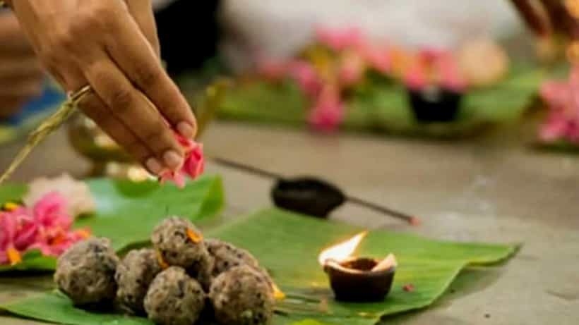 ಹಿರಿಯರ ಕಾರ್ಯ ಮಾಡಲು ಪಿತೃಪಕ್ಷವೇ ಶ್ರೇಷ್ಠವಾದದ್ದು ಯಾಕೆ ಗೊತ್ತಾ? ಪಿತೃಗಳಿಗೆ ತಿಲ ತರ್ಪಣವೇಕೆ? ಇಲ್ಲಿದೆ ವಿವರ