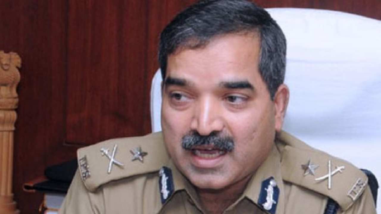 ಆ್ಯಪ್ ಆಧಾರಿತ ಟ್ಯಾಕ್ಸಿ ಕಂಪನಿಗಳಿಗೆ ಟಫ್ ರೂಲ್ಸ್ ಜಾರಿ, ನಗರ ಪೊಲೀಸ್ ಆಯುಕ್ತ ಪ್ರತಾಪ್ ರೆಡ್ಡಿ ಕಟ್ಟುನಿಟ್ಟು ಕ್ರಮಕ್ಕೆ ಸೂಚನೆ ಆ್ಯಪ್ ಆಧಾರಿತ ಟ್ಯಾಕ್ಸಿ ಕಂಪನಿಗಳಿಗೆ ಟಫ್ ರೂಲ್ಸ್ ಜಾರಿ, ನಗರ ಪೊಲೀಸ್ ಆಯುಕ್ತ ಪ್ರತಾಪ್ ರೆಡ್ಡಿ ಕಟ್ಟುನಿಟ್ಟು ಕ್ರಮಕ್ಕೆ ಸೂಚನೆ