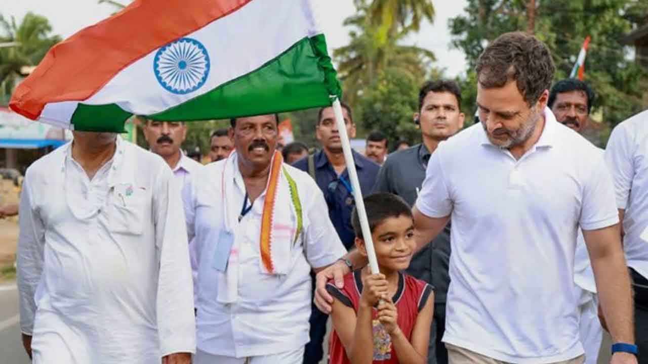 Bharat Jodo Yatra: ಕರ್ನಾಟಕದಲ್ಲಿ ಇಂದಿನಿಂದ ಭಾರತ ಐಕ್ಯತಾ ಯಾತ್ರೆ, ಗುಂಡ್ಲುಪೇಟೆ ಮೂಲಕ ರಾಜ್ಯಕ್ಕೆ ರಾಹುಲ್ ಪ್ರವೇಶ Bharat Jodo Yatra: ಕರ್ನಾಟಕದಲ್ಲಿ ಇಂದಿನಿಂದ ಭಾರತ ಐಕ್ಯತಾ ಯಾತ್ರೆ, ಗುಂಡ್ಲುಪೇಟೆ ಮೂಲಕ ರಾಜ್ಯಕ್ಕೆ ರಾಹುಲ್ ಪ್ರವೇಶ