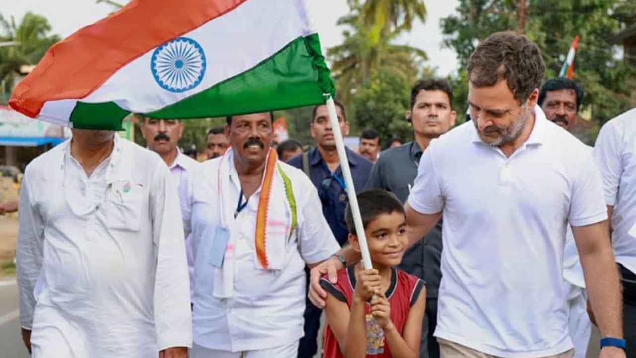 Bharat Jodo Yatra: ಕರ್ನಾಟಕದಲ್ಲಿ ಇಂದಿನಿಂದ ಭಾರತ ಐಕ್ಯತಾ ಯಾತ್ರೆ, ಗುಂಡ್ಲುಪೇಟೆ ಮೂಲಕ ರಾಜ್ಯಕ್ಕೆ ರಾಹುಲ್ ಪ್ರವೇಶ Bharat Jodo Yatra: ಕರ್ನಾಟಕದಲ್ಲಿ ಇಂದಿನಿಂದ ಭಾರತ ಐಕ್ಯತಾ ಯಾತ್ರೆ, ಗುಂಡ್ಲುಪೇಟೆ ಮೂಲಕ ರಾಜ್ಯಕ್ಕೆ ರಾಹುಲ್ ಪ್ರವೇಶ