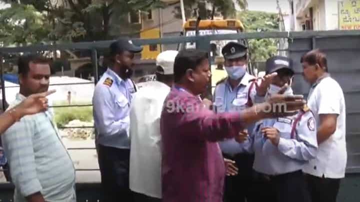 ಒತ್ತುವರಿ ತೆರವು ಕಾರ್ಯಾಚರಣೆ: ಯಲಹಂಕ ನ್ಯೂ ಟೌನಲ್ಲಿ ಅಪಾರ್ಟ್ಮೆಂಟ್ವೊಂದರ ಸೆಕ್ಯುರಿಟಿ ಗಾರ್ಡ್ಗಳಿಂದ ತೀವ್ರ ಪ್ರತಿರೋಧ! ಒತ್ತುವರಿ ತೆರವು ಕಾರ್ಯಾಚರಣೆ: ಯಲಹಂಕ ನ್ಯೂ ಟೌನಲ್ಲಿ ಅಪಾರ್ಟ್ಮೆಂಟ್ವೊಂದರ ಸೆಕ್ಯುರಿಟಿ ಗಾರ್ಡ್ಗಳಿಂದ ತೀವ್ರ ಪ್ರತಿರೋಧ!