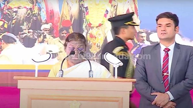 Mysore Dasara 2022: ರಾಷ್ಟ್ರಪತಿ ದ್ರೌಪದಿ ಮುರ್ಮು ಭಾಷಣ ಮಾಡುವಾಗ ಭದ್ರತಾ ಸಿಬ್ಬಂದಿ ಸ್ಥಳ ಬಿಟ್ಟು ಹೋಗಿದ್ದು ಆಘಾತಕಾರಿ!