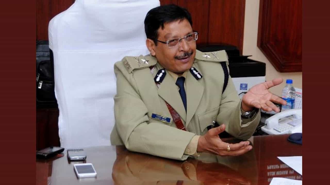 PSI Recruitment Scam: ಮಾಜಿ ಎಡಿಜಿಪಿ ಅಮೃತ್ ಪೌಲ್ ವಿರುದ್ದ ಸಿಐಡಿ ಅಧಿಕಾರಿಗಳಿಂದ ಚಾರ್ಜ್ ಶೀಟ್ ಸಲ್ಲಿಕೆ PSI Recruitment Scam: ಮಾಜಿ ಎಡಿಜಿಪಿ ಅಮೃತ್ ಪೌಲ್ ವಿರುದ್ದ ಸಿಐಡಿ ಅಧಿಕಾರಿಗಳಿಂದ ಚಾರ್ಜ್ ಶೀಟ್ ಸಲ್ಲಿಕೆ