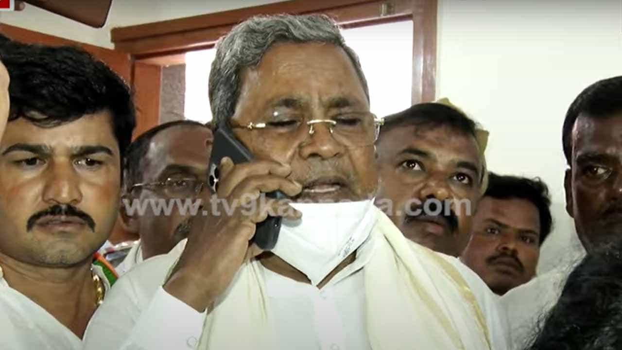 ಅಖಿಲಾ ಕುಟುಂಬಕ್ಕೆ ಇನ್ನೂ ಯಾಕೆ ಪರಿಹಾರ ನೀಡಿಲ್ಲ ಅಂತ ಪಾಲಿಕೆ ಕಮೀಶನರನ್ನು ಸಿದ್ದರಾಮಯ್ಯ ಪ್ರಶ್ನಿಸಿದರು ಅಖಿಲಾ ಕುಟುಂಬಕ್ಕೆ ಇನ್ನೂ ಯಾಕೆ ಪರಿಹಾರ ನೀಡಿಲ್ಲ ಅಂತ ಪಾಲಿಕೆ ಕಮೀಶನರನ್ನು ಸಿದ್ದರಾಮಯ್ಯ ಪ್ರಶ್ನಿಸಿದರು