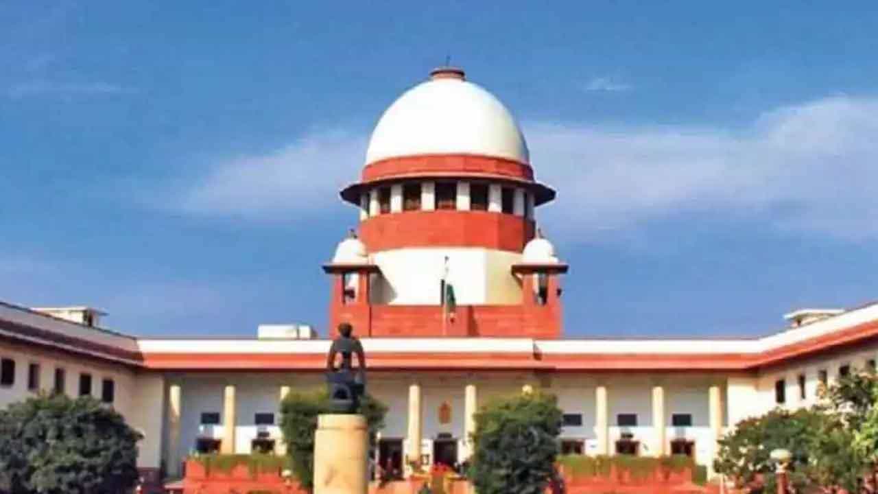 Hijab Verdict: ಹಿಜಾಬ್ ಬಗ್ಗೆ ಸುಪ್ರೀಂಕೋರ್ಟ್ ವಿಭಜಿತ ತೀರ್ಪಿನ ನಾಲ್ಕು ಆಯಾಮದ ವಿಶ್ಲೇಷಣೆ Hijab Verdict: ಹಿಜಾಬ್ ಬಗ್ಗೆ ಸುಪ್ರೀಂಕೋರ್ಟ್ ವಿಭಜಿತ ತೀರ್ಪಿನ ನಾಲ್ಕು ಆಯಾಮದ ವಿಶ್ಲೇಷಣೆ