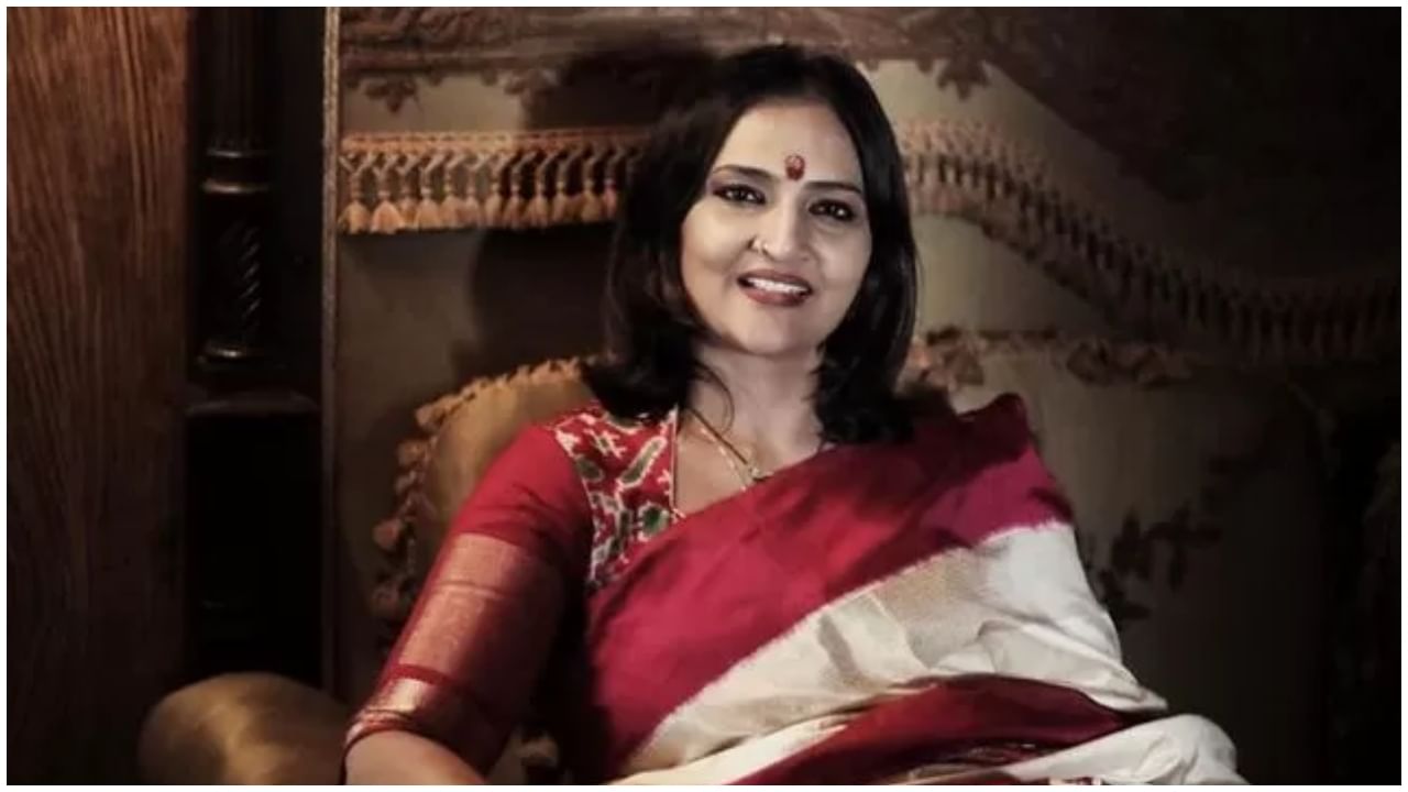 Swarnalatha: ನಟಿ ಶ್ರೀಲೀಲಾ ತಾಯಿ ಸ್ವರ್ಣಲತಾಗೆ ಬಂಧನ ಭೀತಿ; ಪೊಲೀಸರಿಂದ ಹುಡುಕಾಟ: ಏನಿದು ಕೇಸ್? Swarnalatha: ನಟಿ ಶ್ರೀಲೀಲಾ ತಾಯಿ ಸ್ವರ್ಣಲತಾಗೆ ಬಂಧನ ಭೀತಿ; ಪೊಲೀಸರಿಂದ ಹುಡುಕಾಟ: ಏನಿದು ಕೇಸ್?