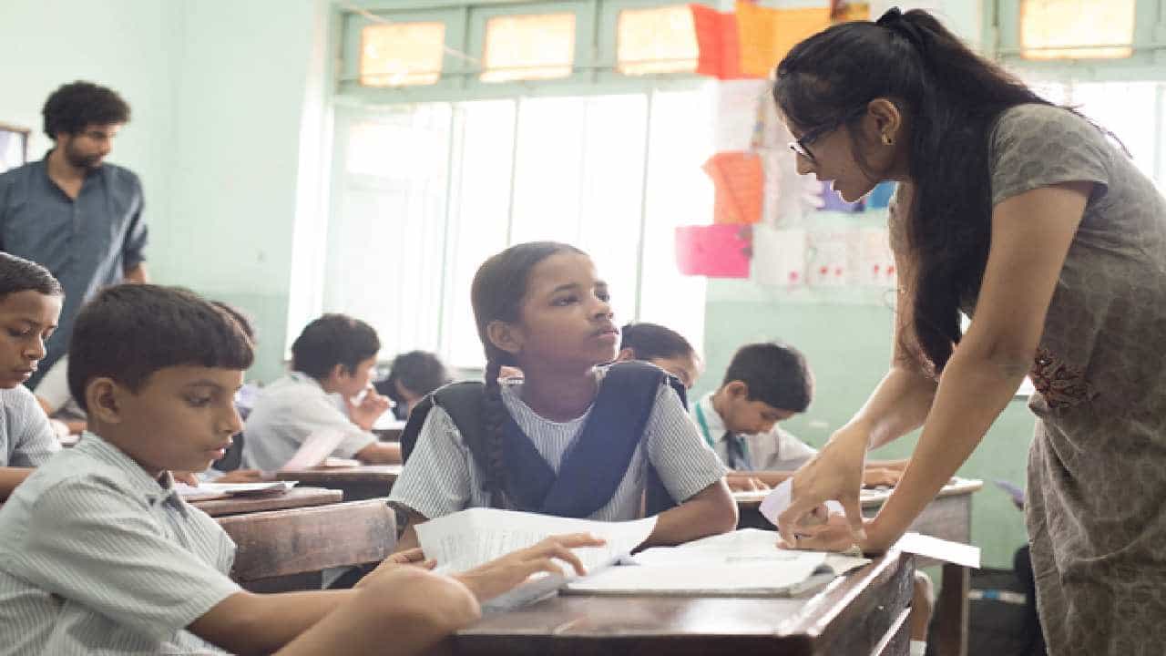 Teachers’ Day 2022: ಶಿಕ್ಷಕರ ದಿನಾಚರಣೆಯ ನಿಮಿತ್ಯ ಶಿಕ್ಷಕರಿಗೆ ನೀವು ನೀಡಬಹುದಾದ ವಿಶಿಷ್ಟ ಉಡುಗೊರೆಗಳ ಸಲಹೆ ಇಲ್ಲಿದೆ Teachers’ Day 2022: ಶಿಕ್ಷಕರ ದಿನಾಚರಣೆಯ ನಿಮಿತ್ಯ ಶಿಕ್ಷಕರಿಗೆ ನೀವು ನೀಡಬಹುದಾದ ವಿಶಿಷ್ಟ ಉಡುಗೊರೆಗಳ ಸಲಹೆ ಇಲ್ಲಿದೆ