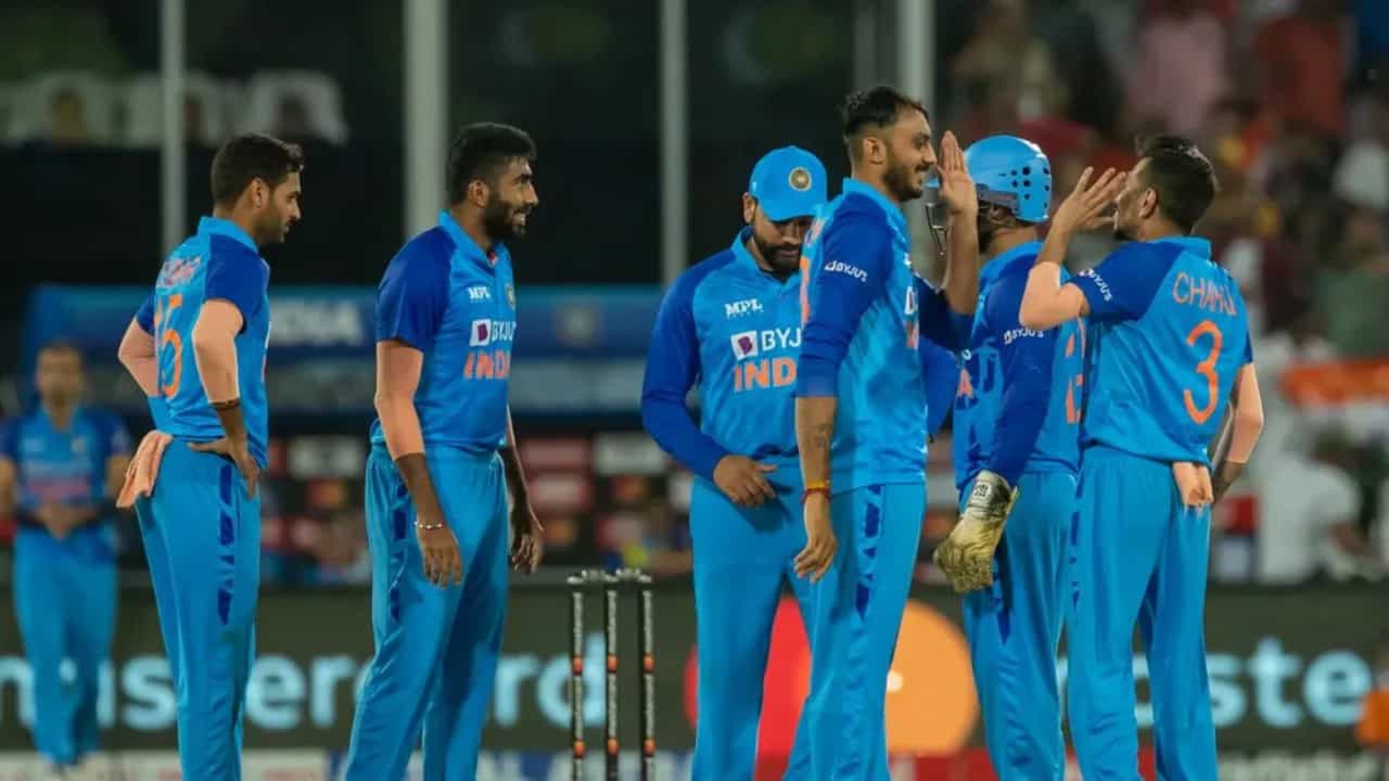 IND vs SA: ಟೀಂ ಇಂಡಿಯಾದಿಂದ ಇಬ್ಬರು ಸ್ಟಾರ್ ಆಟಗಾರರು ಔಟ್..! ಬದಲಿಯಾಗಿ ಬಂದವರು ಯಾರು? IND vs SA: ಟೀಂ ಇಂಡಿಯಾದಿಂದ ಇಬ್ಬರು ಸ್ಟಾರ್ ಆಟಗಾರರು ಔಟ್..! ಬದಲಿಯಾಗಿ ಬಂದವರು ಯಾರು?