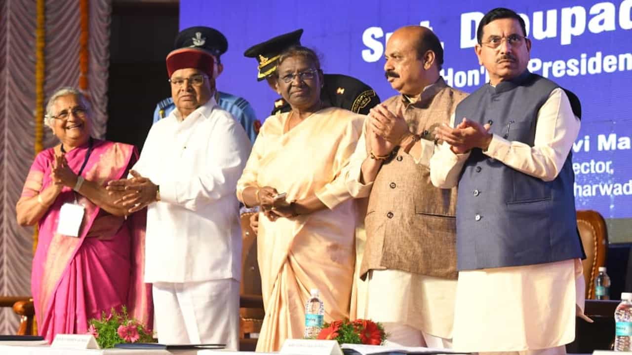 ಇಂದು ರಾಷ್ಟ್ರಪತಿಯಿಂದ ತ್ರಿಬಲ್ ಐಟಿ (IIIT), ಮುಂದೆ ಡಿಸೆಂಬರಿನಲ್ಲಿ ಪ್ರಧಾನಿ ಮೋದಿಯಿಂದ ಐಐಟಿ (IIT) ಕ್ಯಾಂಪಸ್ ಕೂಡ ಉದ್ಘಾಟನೆ -ಪ್ರಲ್ಹಾದ್ ಜೋಶಿ ಇಂದು ರಾಷ್ಟ್ರಪತಿಯಿಂದ ತ್ರಿಬಲ್ ಐಟಿ (IIIT), ಮುಂದೆ ಡಿಸೆಂಬರಿನಲ್ಲಿ ಪ್ರಧಾನಿ ಮೋದಿಯಿಂದ ಐಐಟಿ (IIT) ಕ್ಯಾಂಪಸ್ ಕೂಡ ಉದ್ಘಾಟನೆ -ಪ್ರಲ್ಹಾದ್ ಜೋಶಿ