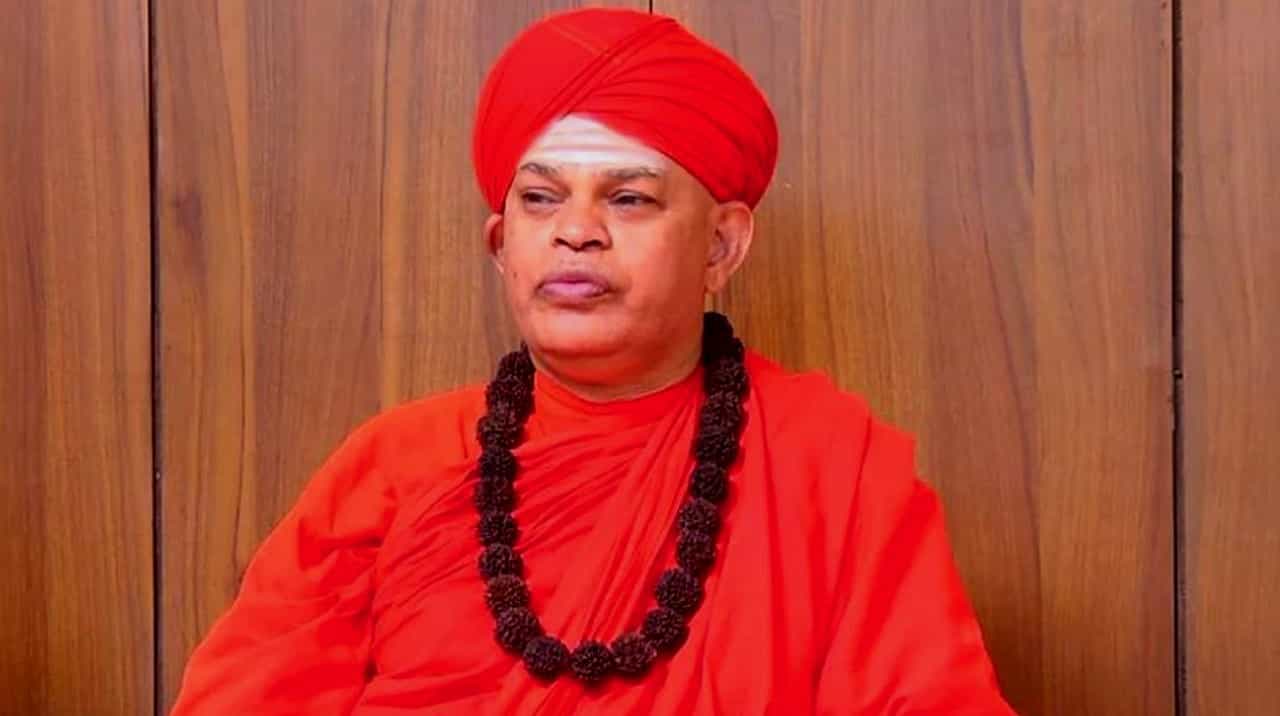 ಜೈಲಿನಲ್ಲಿರುವ ಮುರುಘಾ ಶ್ರೀ: ಮರುಘಾ ಮಠದ ವಿದ್ಯಾಸಂಸ್ಥೆಯ ಸಿಬ್ಬಂದಿಗೆ ಸಂಬಳ ಇಲ್ಲದೆ ಪೀಕಲಾಟ! ಜೈಲಿನಲ್ಲಿರುವ ಮುರುಘಾ ಶ್ರೀ: ಮರುಘಾ ಮಠದ ವಿದ್ಯಾಸಂಸ್ಥೆಯ ಸಿಬ್ಬಂದಿಗೆ ಸಂಬಳ ಇಲ್ಲದೆ ಪೀಕಲಾಟ!