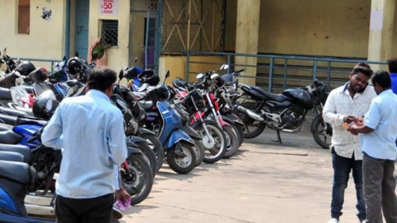 ಶೀಘ್ರವೇ ಬೆಂಗಳೂರಿನಲ್ಲಿ ಪೇ ಅಂಡ್ ಪಾರ್ಕಿಂಗ್ ಪಾಲಿಸಿ ಜಾರಿ -ಬಿಬಿಎಂಪಿ ಮುಖ್ಯ ಆಯುಕ್ತ ತುಷಾರ್ ಗಿರಿನಾಥ್ ಪ್ರಕಟ ಶೀಘ್ರವೇ ಬೆಂಗಳೂರಿನಲ್ಲಿ ಪೇ ಅಂಡ್ ಪಾರ್ಕಿಂಗ್ ಪಾಲಿಸಿ ಜಾರಿ -ಬಿಬಿಎಂಪಿ ಮುಖ್ಯ ಆಯುಕ್ತ ತುಷಾರ್ ಗಿರಿನಾಥ್ ಪ್ರಕಟ