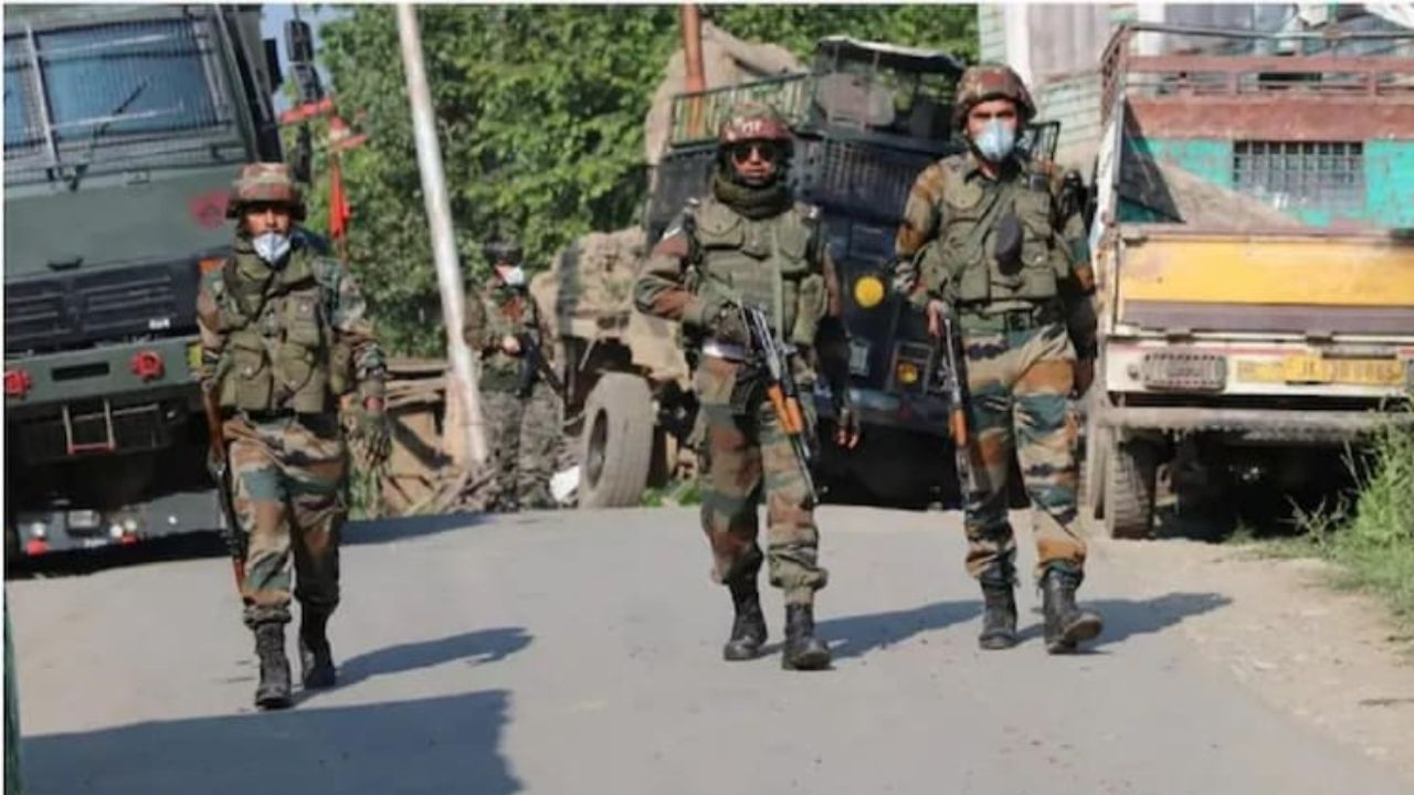 Jaish-e-Mohammed terrorists: ಇಬ್ಬರು ಜೈಶ್-ಎ-ಮೊಹಮ್ಮದ್ ಭಯೋತ್ಪಾದಕರ ಎನ್ಕೌಂಟರ್ ಮಾಡಿದ ಭದ್ರತಾ ಪಡೆ Jaish-e-Mohammed terrorists: ಇಬ್ಬರು ಜೈಶ್-ಎ-ಮೊಹಮ್ಮದ್ ಭಯೋತ್ಪಾದಕರ ಎನ್ಕೌಂಟರ್ ಮಾಡಿದ ಭದ್ರತಾ ಪಡೆ
