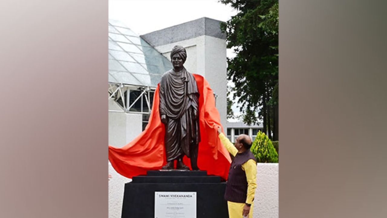 Swami Vivekananda Statue: ಮೆಕ್ಸಿಕೋದಲ್ಲಿ ಸ್ವಾಮಿ ವಿವೇಕಾನಂದರ ಮೊದಲ ಪ್ರತಿಮೆಯನ್ನು ಅನಾವರಣಗೊಳಿಸಿದ ಲೋಕಸಭೆ ಸ್ಪೀಕರ್ ಓಂ ಬಿರ್ಲಾ Swami Vivekananda Statue: ಮೆಕ್ಸಿಕೋದಲ್ಲಿ ಸ್ವಾಮಿ ವಿವೇಕಾನಂದರ ಮೊದಲ ಪ್ರತಿಮೆಯನ್ನು ಅನಾವರಣಗೊಳಿಸಿದ ಲೋಕಸಭೆ ಸ್ಪೀಕರ್ ಓಂ ಬಿರ್ಲಾ