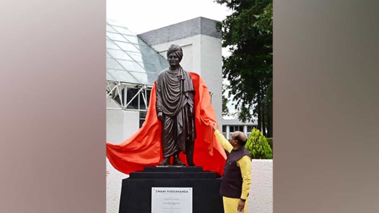 Swami Vivekananda Statue: ಮೆಕ್ಸಿಕೋದಲ್ಲಿ ಸ್ವಾಮಿ ವಿವೇಕಾನಂದರ ಮೊದಲ ಪ್ರತಿಮೆಯನ್ನು ಅನಾವರಣಗೊಳಿಸಿದ ಲೋಕಸಭೆ ಸ್ಪೀಕರ್ ಓಂ ಬಿರ್ಲಾ Swami Vivekananda Statue: ಮೆಕ್ಸಿಕೋದಲ್ಲಿ ಸ್ವಾಮಿ ವಿವೇಕಾನಂದರ ಮೊದಲ ಪ್ರತಿಮೆಯನ್ನು ಅನಾವರಣಗೊಳಿಸಿದ ಲೋಕಸಭೆ ಸ್ಪೀಕರ್ ಓಂ ಬಿರ್ಲಾ