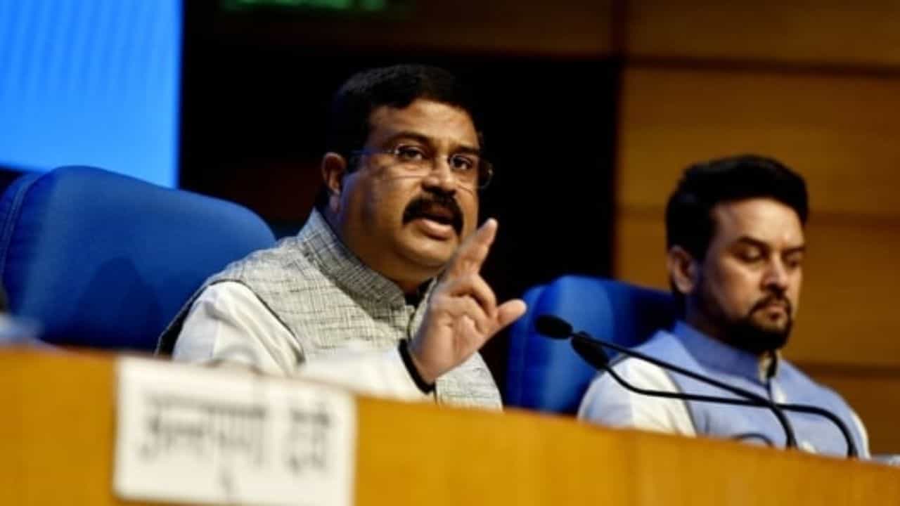 PM-SHRI Yojna: 14,500 ಶಾಲೆಗಳನ್ನು ಮೇಲ್ದರ್ಜೆಗೇರಿಸಲು ಪಿಎಂ-ಶ್ರೀ ಯೋಜನೆಗೆ ಸಂಪುಟ ಅನುಮೋದನೆ, ವಿವಿಧ ಯೋಜನೆಗಳಿಗೆ ಚಾಲನೆ PM-SHRI Yojna: 14,500 ಶಾಲೆಗಳನ್ನು ಮೇಲ್ದರ್ಜೆಗೇರಿಸಲು ಪಿಎಂ-ಶ್ರೀ ಯೋಜನೆಗೆ ಸಂಪುಟ ಅನುಮೋದನೆ, ವಿವಿಧ ಯೋಜನೆಗಳಿಗೆ ಚಾಲನೆ