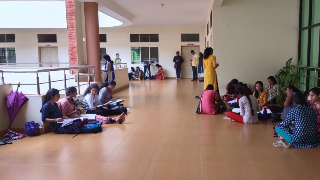 ಇದು Examination ಕಥೆ: ಪರೀಕ್ಷೆಯ ಕೊನೆಯ ಕ್ಷಣದವರೆಗೂ ನಿಮ್ಮಲ್ಲೂ ಈ ಸ್ಥಿತಿ ಬಂದಿರಬಹುದು ಇದು Examination ಕಥೆ: ಪರೀಕ್ಷೆಯ ಕೊನೆಯ ಕ್ಷಣದವರೆಗೂ ನಿಮ್ಮಲ್ಲೂ ಈ ಸ್ಥಿತಿ ಬಂದಿರಬಹುದು