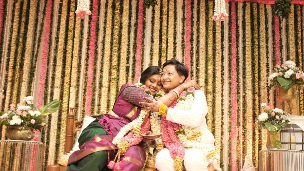ಸಲಿಂಗ ವಿವಾಹ: ಬಾಂಗ್ಲಾದೇಶ ಮಹಿಳೆಯನ್ನು ಮದುವೆಯಾದ ಭಾರತೀಯ ಮಹಿಳೆ ಸಲಿಂಗ ವಿವಾಹ: ಬಾಂಗ್ಲಾದೇಶ ಮಹಿಳೆಯನ್ನು ಮದುವೆಯಾದ ಭಾರತೀಯ ಮಹಿಳೆ