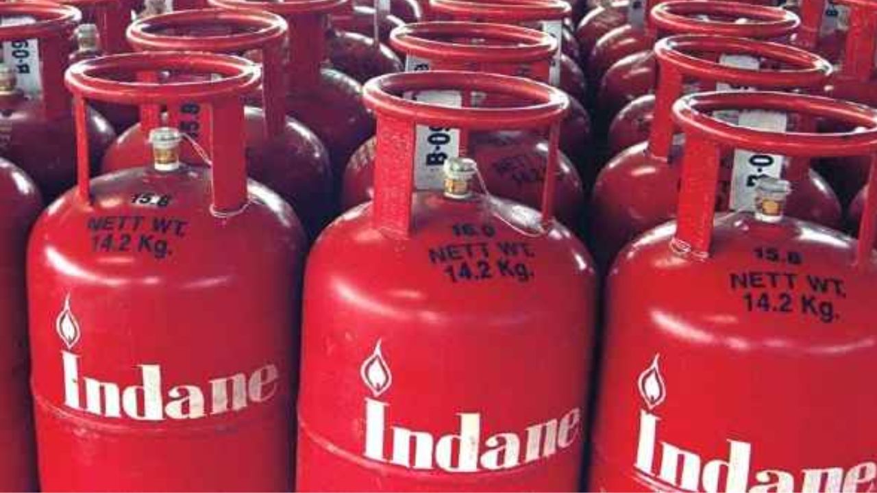 LPG Cylinder: ಗ್ಯಾಸ್ ಸಿಲಿಂಡರ್‌ ಬಣ್ಣ ಕೆಂಪು ಯಾಕೆ? ಇಲ್ಲಿದೆ ಇಂಟ್ರೆಸ್ಟ್ರಿಂಗ್ ಮಾಹಿತಿ