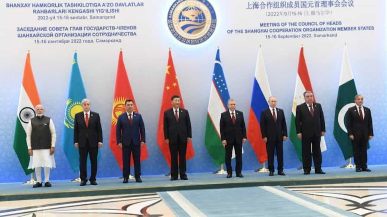 SCO Summit 2022: ಪ್ರಧಾನಿ ಮೋದಿಯನ್ನು ಸ್ವಾಗತಿಸಿದ ಉಜ್ಬೆಕ್ ಅಧ್ಯಕ್ಷ, ವಿಶ್ವ ನಾಯಕರ ಜತೆ ಮೋದಿ ಮಹತ್ವದ ಸಭೆ SCO Summit 2022: ಪ್ರಧಾನಿ ಮೋದಿಯನ್ನು ಸ್ವಾಗತಿಸಿದ ಉಜ್ಬೆಕ್ ಅಧ್ಯಕ್ಷ, ವಿಶ್ವ ನಾಯಕರ ಜತೆ ಮೋದಿ ಮಹತ್ವದ ಸಭೆ