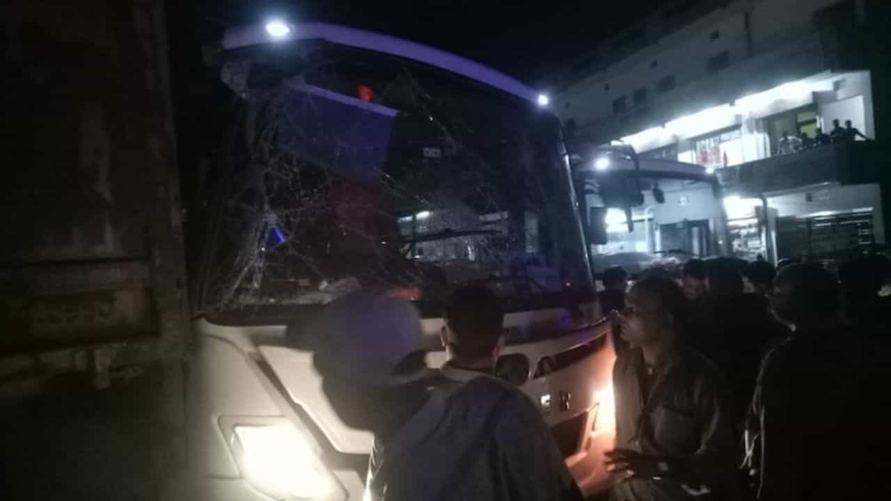Road Accident: ಟ್ರಕ್ಗೆ ಬಸ್ ಡಿಕ್ಕಿ, 6 ಮಂದಿ ಸಾವು, 20 ಜನರಿಗೆ ಗಾಯ Road Accident: ಟ್ರಕ್ಗೆ ಬಸ್ ಡಿಕ್ಕಿ, 6 ಮಂದಿ ಸಾವು, 20 ಜನರಿಗೆ ಗಾಯ