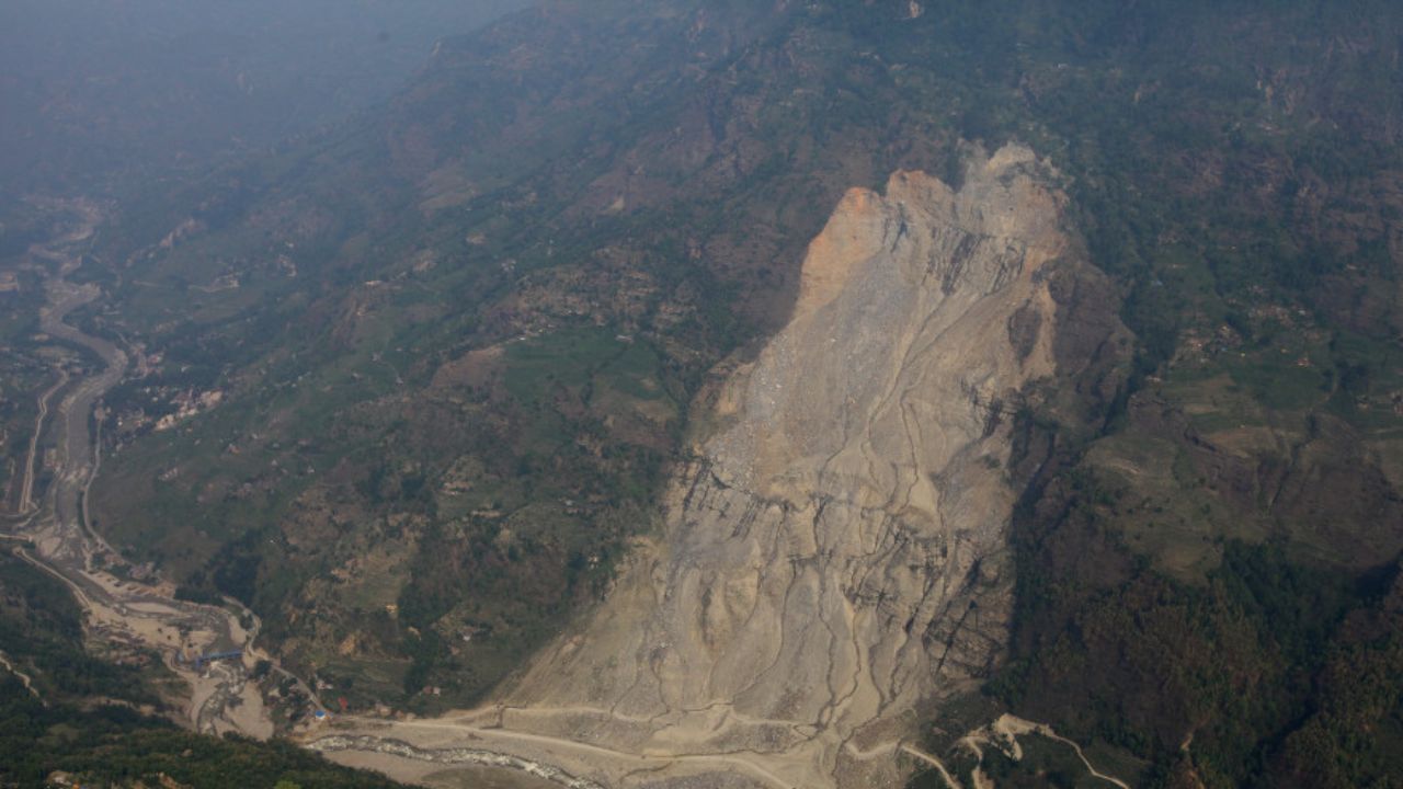 BIG NEWS: ನೇಪಾಳದಲ್ಲಿ ಭಾರಿ ಭೂಕುಸಿತ, 13 ಮಂದಿ ಸಾವು, 10 ಮಂದಿ ಕಾಣೆ BIG NEWS: ನೇಪಾಳದಲ್ಲಿ ಭಾರಿ ಭೂಕುಸಿತ, 13 ಮಂದಿ ಸಾವು, 10 ಮಂದಿ ಕಾಣೆ