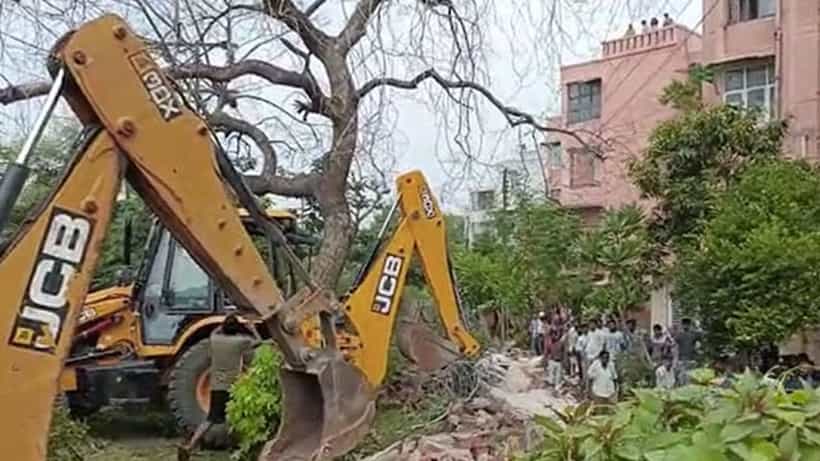 ಒಳಚರಂಡಿ ದುರಸ್ತಿ ಕಾಮಗಾರಿ ವೇಳೆ ವಸತಿ ಗಡಿ ಗೋಡೆ ಕುಸಿದು ಮೂವರು ಕಾರ್ಮಿಕರು ಸಾವು