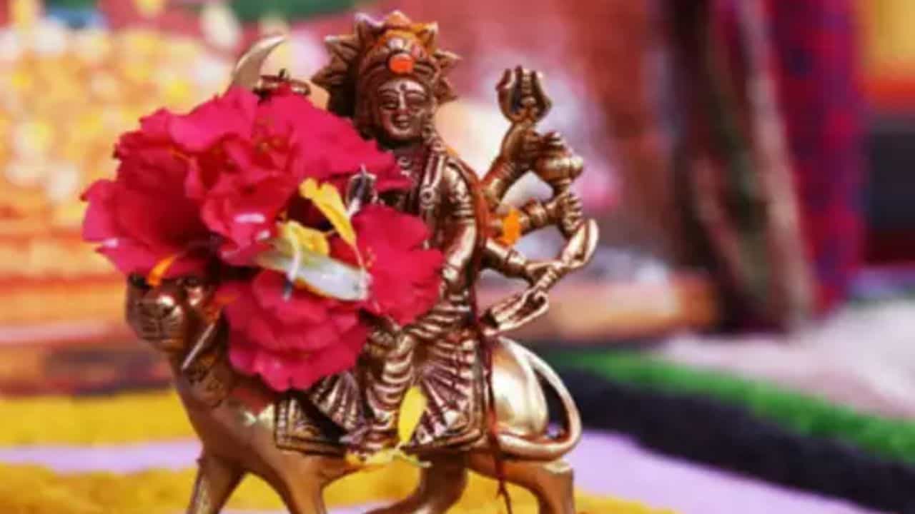 Navratri: ನವರಾತ್ರಿಯ ವಿಶೇಷ ಆರಾಧನೆ ಹೇಗೆ ಮತ್ತು ಅದರ ಫಲವೇನು? ಆರು ವಿಧವಾದ ವ್ರತಗಳ ಲಾಭ ಏನು? Navratri: ನವರಾತ್ರಿಯ ವಿಶೇಷ ಆರಾಧನೆ ಹೇಗೆ ಮತ್ತು ಅದರ ಫಲವೇನು? ಆರು ವಿಧವಾದ ವ್ರತಗಳ ಲಾಭ ಏನು?