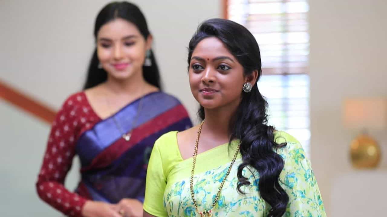 Lakshana Serial: ಭೂಪತಿ ಮನೆಯಲ್ಲಿ ನವರಾತ್ರಿ ಜೋರು; ಬೊಂಬೆಯಾಟದಲ್ಲಿ ನಕ್ಷತ್ರಳ ಜೀವನದ ಹಳೆಯ ನೆನಪುಗಳು Lakshana Serial: ಭೂಪತಿ ಮನೆಯಲ್ಲಿ ನವರಾತ್ರಿ ಜೋರು; ಬೊಂಬೆಯಾಟದಲ್ಲಿ ನಕ್ಷತ್ರಳ ಜೀವನದ ಹಳೆಯ ನೆನಪುಗಳು
