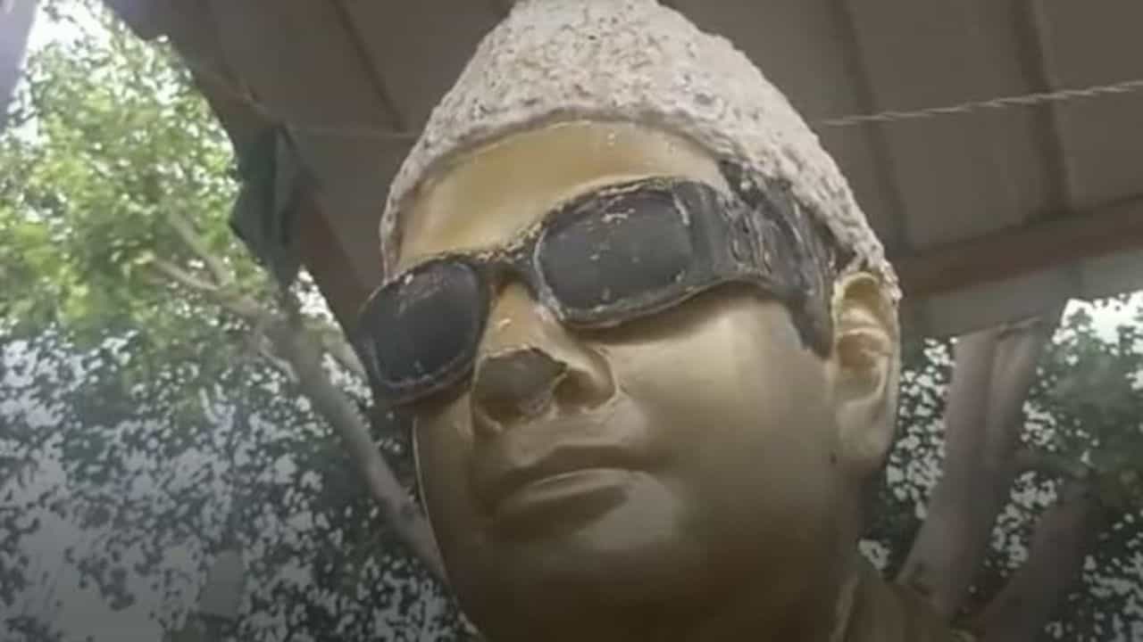 MG Ramachandran: ತಮಿಳುನಾಡಿನ ಮಾಜಿ ಮುಖ್ಯಮಂತ್ರಿ ಎಂಜಿ ರಾಮಚಂದ್ರನ್ ಪ್ರತಿಮೆ ವಿರೂಪಗೊಳಿಸಿದ ದುಷ್ಕರ್ಮಿಗಳು MG Ramachandran: ತಮಿಳುನಾಡಿನ ಮಾಜಿ ಮುಖ್ಯಮಂತ್ರಿ ಎಂಜಿ ರಾಮಚಂದ್ರನ್ ಪ್ರತಿಮೆ ವಿರೂಪಗೊಳಿಸಿದ ದುಷ್ಕರ್ಮಿಗಳು