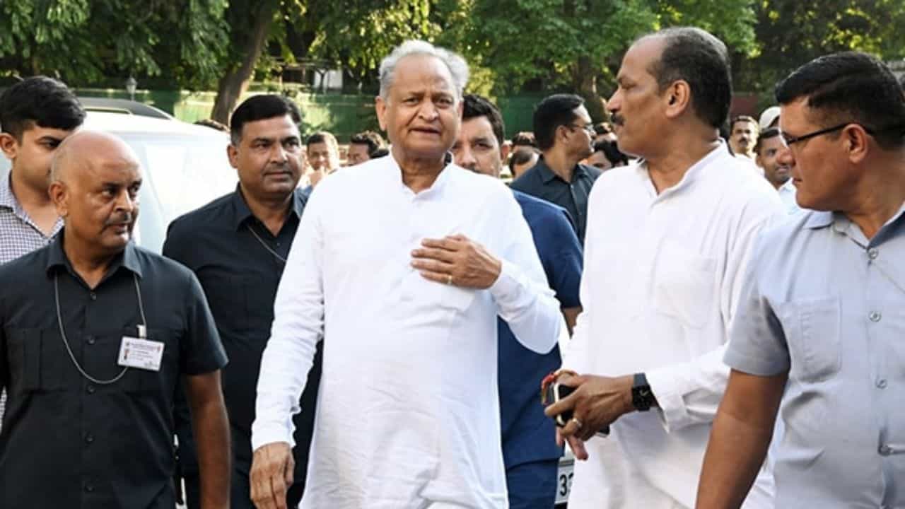 Rajasthan Political Crisis: ಅಶೋಕ್ ಗೆಹ್ಲೋಟ್ ಇಂದು ಸೋನಿಯಾ ಗಾಂಧಿಯನ್ನು ಭೇಟಿ ಮಾಡುವ ಸಾಧ್ಯತೆ Rajasthan Political Crisis: ಅಶೋಕ್ ಗೆಹ್ಲೋಟ್ ಇಂದು ಸೋನಿಯಾ ಗಾಂಧಿಯನ್ನು ಭೇಟಿ ಮಾಡುವ ಸಾಧ್ಯತೆ