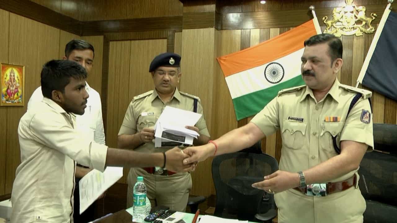 31 Online ವಂಚನೆ ಪ್ರಕರಣ ಭೇದಿಸಿದ ವಿಜಯಪುರ ಸಿಇಎನ್ ಪೊಲೀಸರು, ಬಹುತೇಕ ಹಣವನ್ನು ಮರಳಿಸಿದ್ದಾರೆ! 31 Online ವಂಚನೆ ಪ್ರಕರಣ ಭೇದಿಸಿದ ವಿಜಯಪುರ ಸಿಇಎನ್ ಪೊಲೀಸರು, ಬಹುತೇಕ ಹಣವನ್ನು ಮರಳಿಸಿದ್ದಾರೆ!