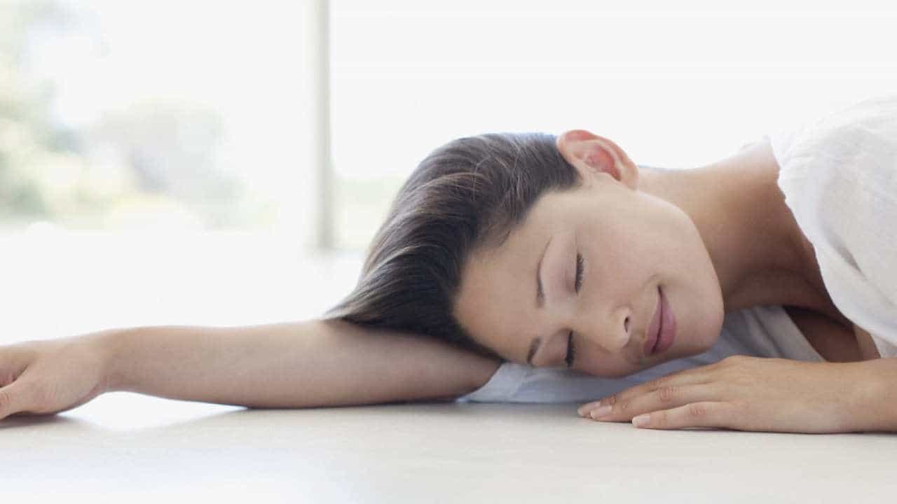 Sleeping On Ground: ನೆಲದ ಮೇಲೆ ಮಲಗುವುದರಿಂದ ಎಷ್ಟೆಲ್ಲಾ ಪ್ರಯೋಜನಗಳಿವೆ ಗೊತ್ತಾ! ಇಲ್ಲಿದೆ ಮಾಹಿತಿ Sleeping On Ground: ನೆಲದ ಮೇಲೆ ಮಲಗುವುದರಿಂದ ಎಷ್ಟೆಲ್ಲಾ ಪ್ರಯೋಜನಗಳಿವೆ ಗೊತ್ತಾ! ಇಲ್ಲಿದೆ ಮಾಹಿತಿ